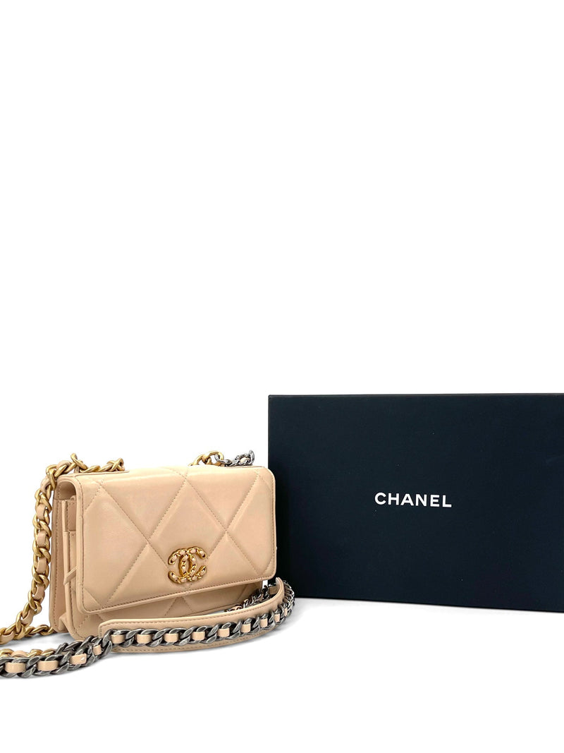 Chanel 19 Flap Wallet On Chain Lambskin Leather (pre-owned) in