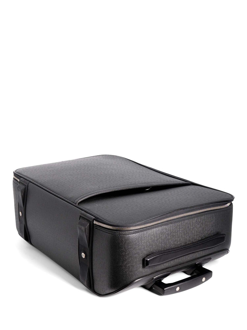 Louis Vuitton Travel Bag in Black Taiga Leather