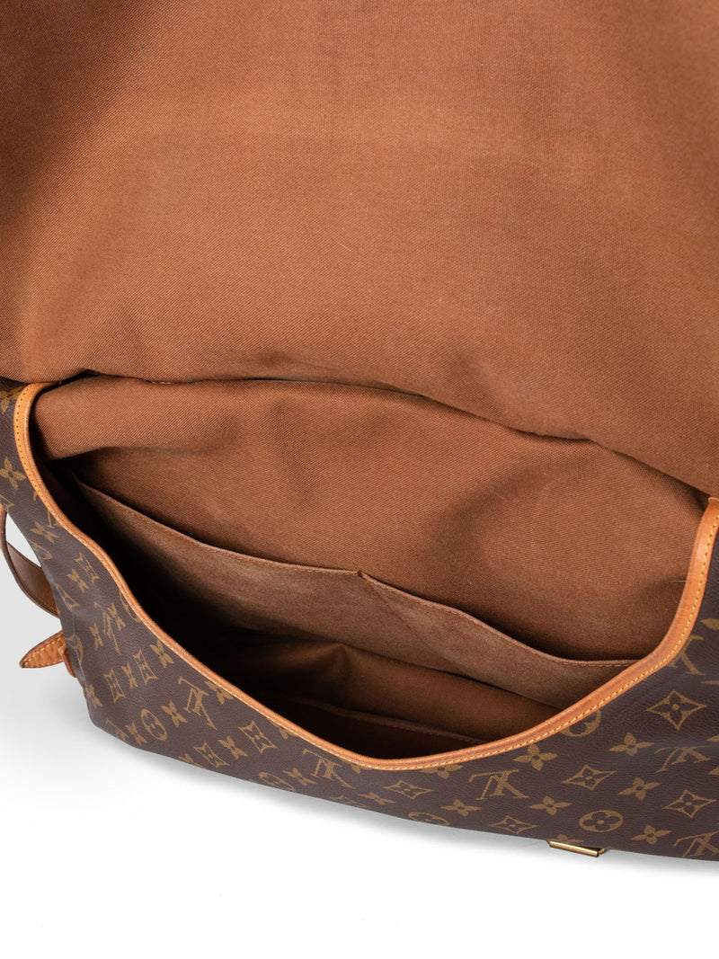 Louis Vuitton Brown Monogram Saumur 43 Leather Cloth ref.153725 - Joli  Closet